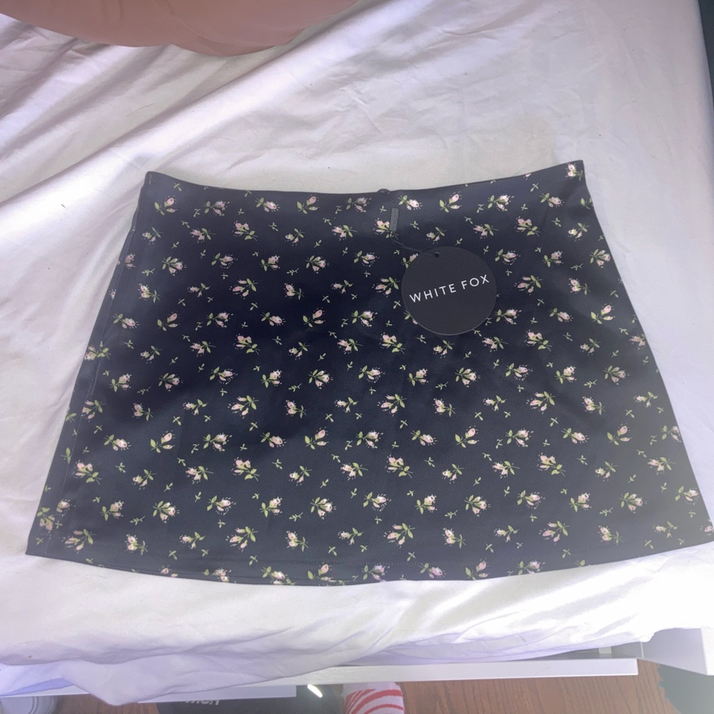 White Fox Boutique Floral Mini Skirt- BRAND NEW with tags